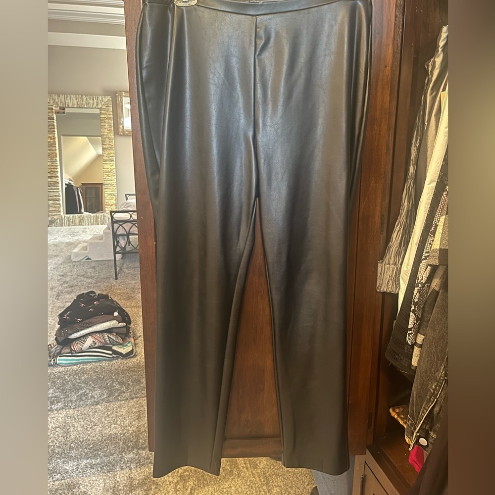 Faux leather legging